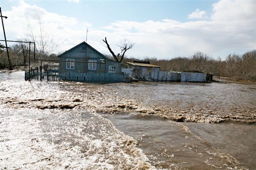 Пока властям и правоохранительным органам не удалось выяснить причины затопления жилых домов в Волжском районе