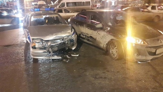 В Самаре в ДТП с участием автоледи на иномарке и патрульного автомобиля ОВО пострадали полицейские