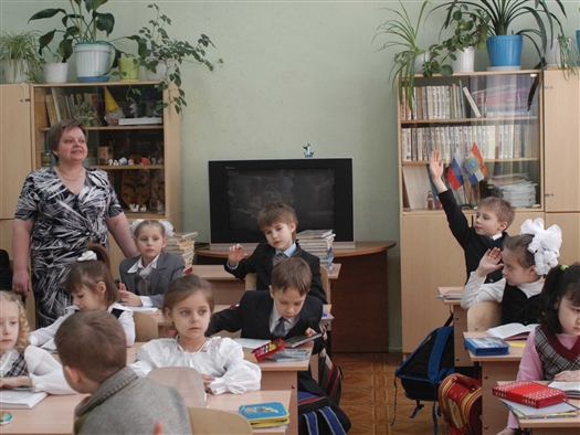 Средняя зарплата учителей в школах области в первом квартале 2013 г. составила 23,4 тыс. руб., что соответствует среднему доходу по региону, сообщается на сайте федерального Министерства образования