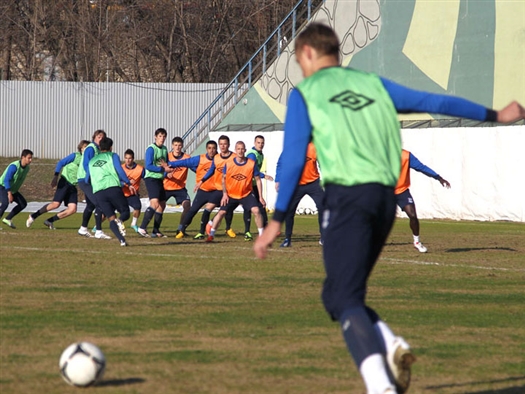 В четверг, 18 апреля, на базе "Крыльев Советов" состоялась открытая для прессы тренировка. В ней приняли участие 18 футболистов основного состава команды