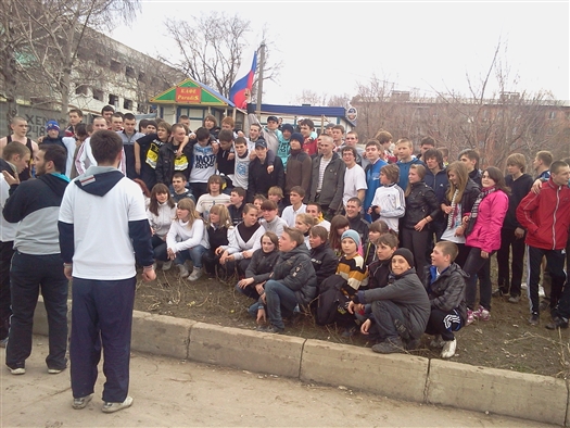 В Самаре более 100 молодых людей из группы "Трезвая Cамара" пробежали от стадиона "Орбита" до ст. м. "Спортивная"