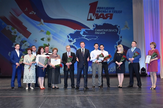 Дмитрий Азаров поздравил жителей Самарской области с праздником Весны и Труда