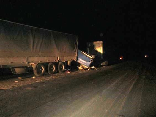 В Сергиевском районе водитель фуры уснул за рулем и врезался в другой грузовик