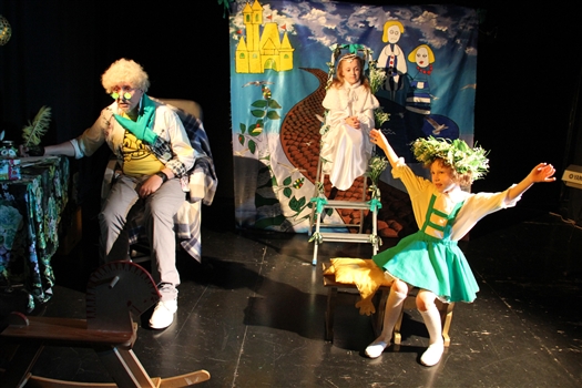 В Доме актера состоялась премьера музыкального спектакля для детей-инвалидов "Клара и Ангел"