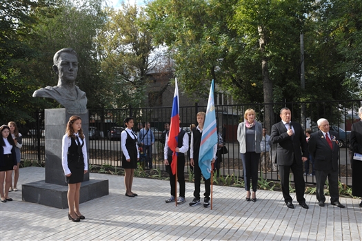 В самарской школе №134 открыли памятник герою войны