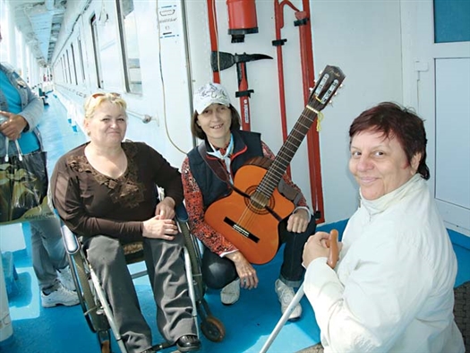 Татьяна Панкратова (справа) не унывает и верит, что ей помогут