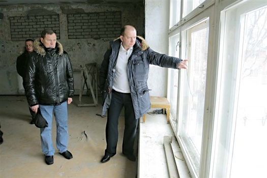 Владимир Артяков поручил Александру Адамову в течение двух недель провести полное обследование здания