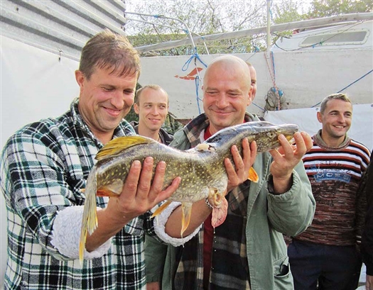 Помимо рыбных трофеев победители получили путевки на охоту и отдых в Астраханскую область