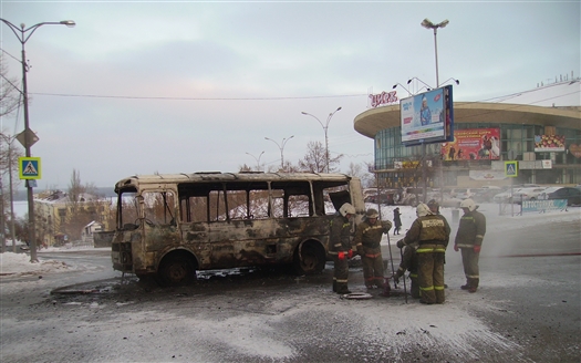 На пересечении улиц Маяковского и Молодогвардейской сгорел рейсовый автобус