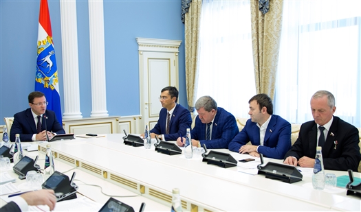 Дмитрий Азаров обсудил с депутатами Госдумы участие региона в национальных проектах