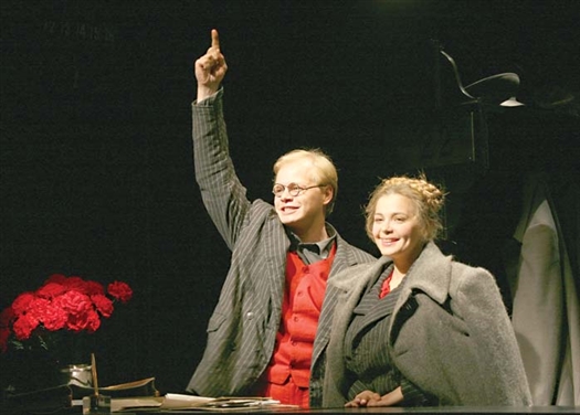 «Рассказ о счастливой Москве» неожиданно удачно вписался в большую сцену театра драмы