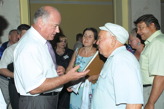 Виктор Сазонов в неформальной обстановке пообщался с будущими избирателями