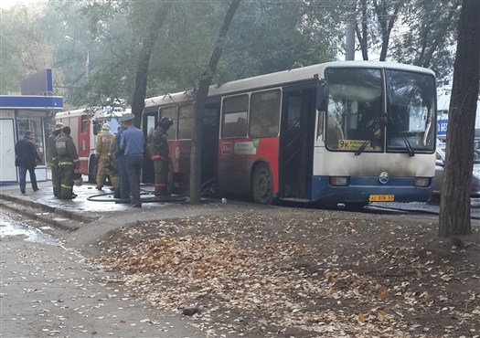 В Самаре на ул. Вольской стоял обгоревший пассажирский автобус