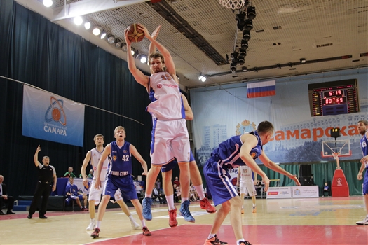 Баскетбольный матч самарцев против "Темп-СУМЗ" завершился уверенной победой "Самары-СГЭУ" (86:74)