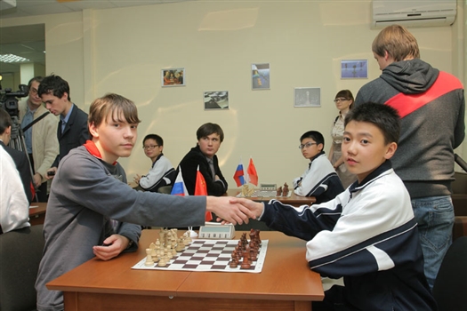 Баталии между шахматистами из Китая и России продолжались на протяжении четырех дней.