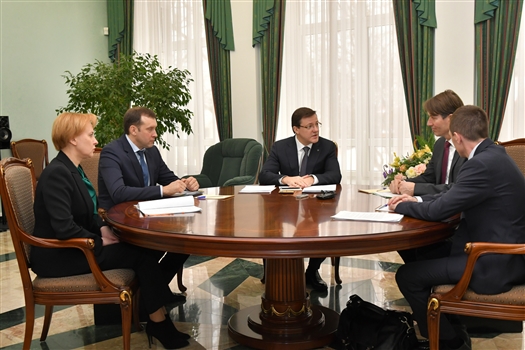 Дмитрий Азаров провел рабочую встречу с руководством управляющей компании “Amazone”