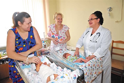 Пока условия в городских больницах оставляют желать лучшего, будущие мамы стараются попасть в частные клиники