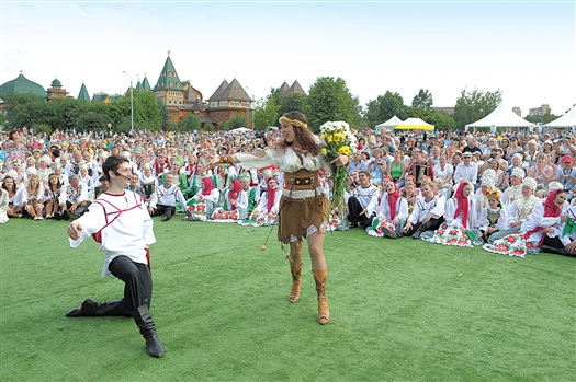 Заповедник «Коломенское» 
с огромным полем возле дворца царя Алексея Михайловича стал удачной декорацией и одновременно сценой для праздника славянских искусств