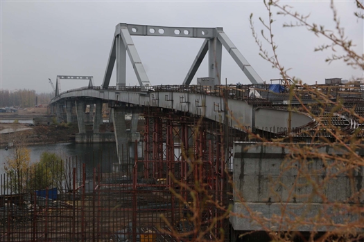 Пролетное строение Фрунзенского моста соединило берега Самарки