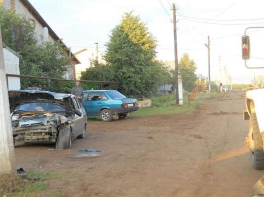 В Борском районе автомобилистка без прав врезалась в столб, пострадали три человека