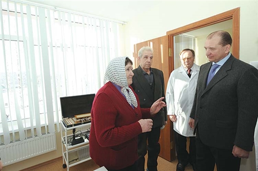 Пациенты Клявлинской центральной районной больницы поблагодарили Владимира Артякова за реконструкцию лечебного учреждения