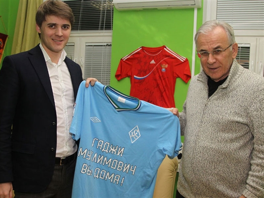 Официальный сайт "Крыльев Советов" объявил о подписании контракта между самарским клубом и тренером Гаджи Гаджиевым