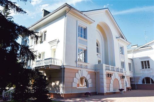 "Домик над Волгой", здание бывшей гостиницы Обкома КПСС