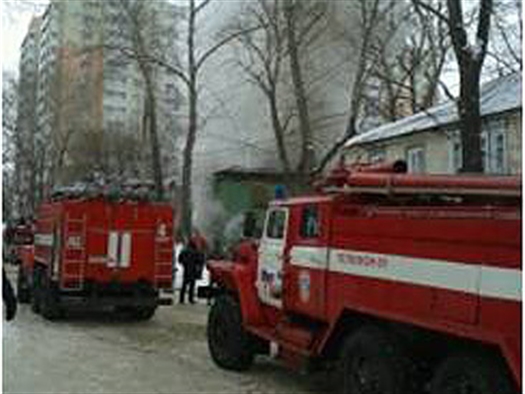 На масштабном пожаре в двухэтажном доме на ул. Юбилейной никто не погиб