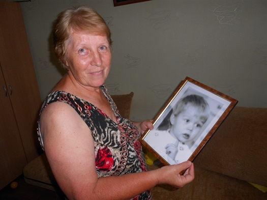 Наталья Гусева с фотографией любимого внука Святослава