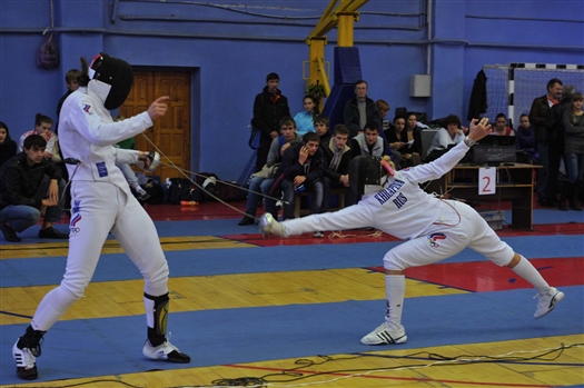 Самарские фехтовальщицы взяли две медали на турнире сильнейших