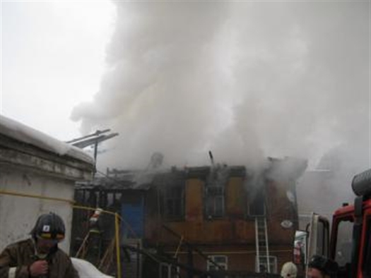 На крупном пожаре в центре Самары пострадали три человека