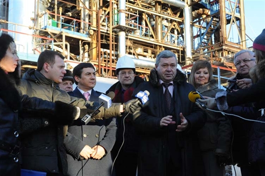 В четверг вице-губернатор Александр Нефедов ознакомился с ходом модернизации, которую группа компаний «Самаранефтеоргсинтез» ведет на нефтехимических производствах Новокуйбышевска