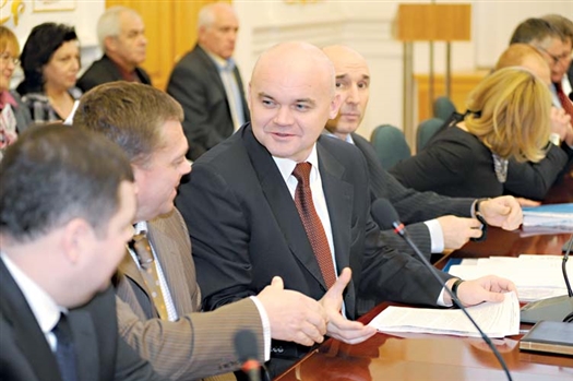 Руководитель департамента потребительского рынка мэрии Самары Дмитрий Харчев в понедельник был отстранен от занимаемой должности 