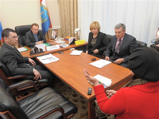 В среду, 12 декабря, главный федеральный инспектор по Самарской области Алексей Бендусов на личном приеме рассматривал обращения граждан, поступившие в приемную президента