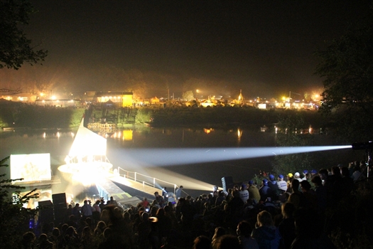 В минувшие выходные прошли традиционные фестивали авторской песни - Грушинский на Федоровских лугах и "Платформа" на Мастрюковских озерах