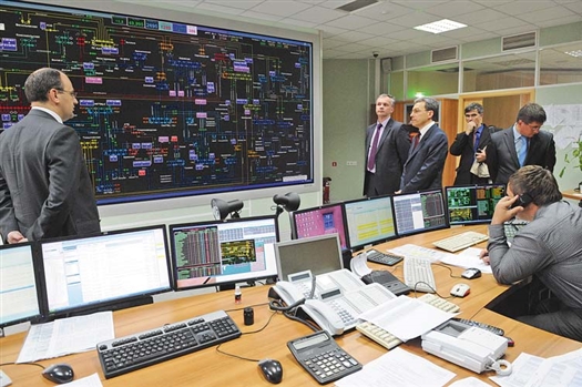 Сергей Зинченко (на фото третий справа) ознакомился с работой Диспетчерского управления энергосистемами Средней Волги