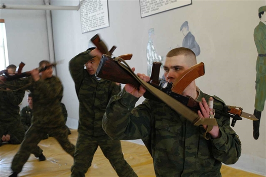 В этом году в военные части Самарской области планировалось набрать 242 служащих по контракту