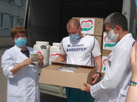 Тольяттинские больницы получили от предприятия "Тольяттикаучук" средства защиты от COVID-19