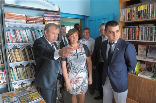 Глава района Валерий Ятманкин четко обозначил сенатору направление развития района 