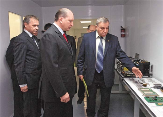 Глава региона Владимир Артяков посетил один из крупнейших научно-исследовательских центров Самарской области ФГУП «НИИ «Экран»