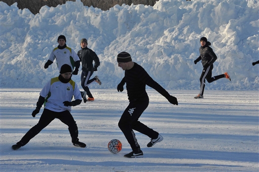 В селе Богатое прошел традиционный открытый всероссийский турнир по футболу на снегу "Зимний мяч Богатое"