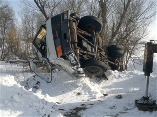 Самарец опрокинул бензовоз в Бузулукском районе
