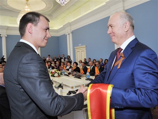губернатор Николай Меркушкин поздравил победителей трудовых конкурсов "Профессионал года"