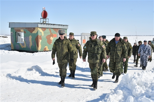 Дмитрий Азаров принял участие в военных сборах в поселке Рощинский
