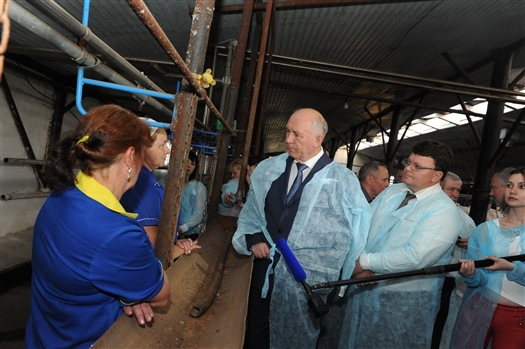 Губернатор осмотрел крупные сельхозпредприятия Кинель-Черкасского района