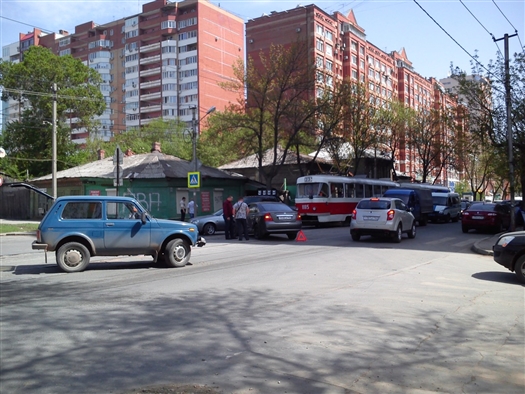 На ул. Красноармейской нарушено движение трамваев