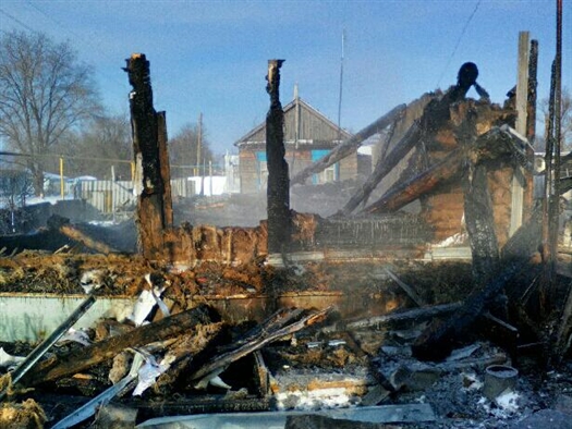 В Хворостянском районе на пожаре погибли две женщины и младенец