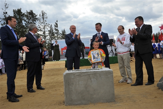 Губернатор дал старт строительству физкультурно-спортивного центра в Кошках