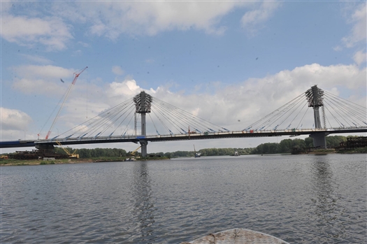 Областные власти разрешили вопрос с газопроводами и нефтепроводами, мешающими строительству Кировского моста