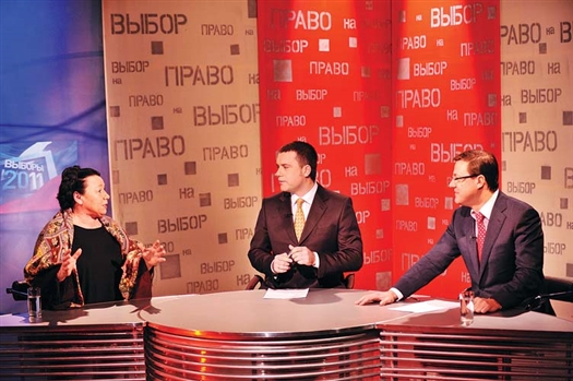 В прямом эфире Дмитрий Азаров заявил: «Уверен, что в моем статусе нужно заниматься делом - это и будет лучшей агитацией»